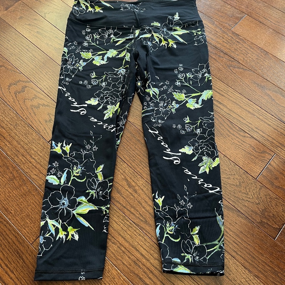 Victoria’s Secret Cropped Leggings
